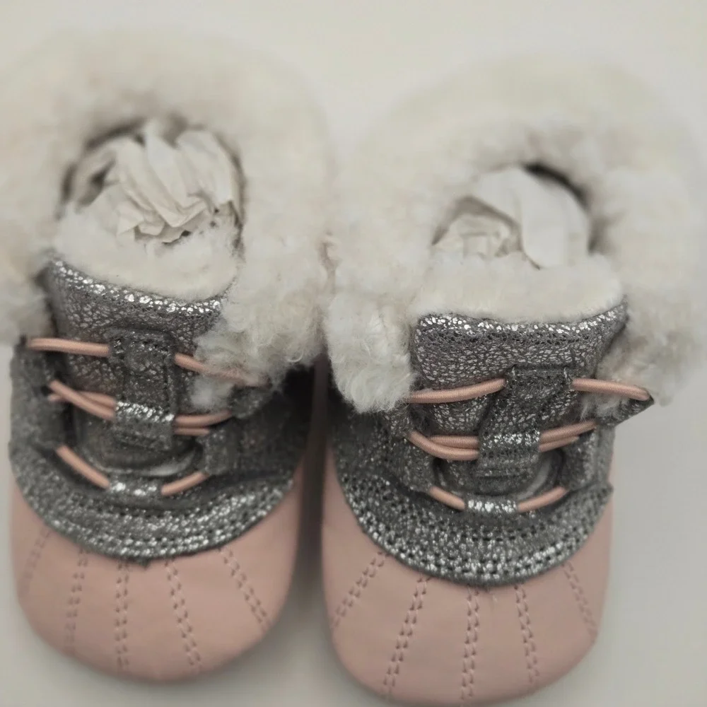 Robeez New 9-12M First Kicks Baby‎ Shoes Pink Silver Faux Fur Booties Girl